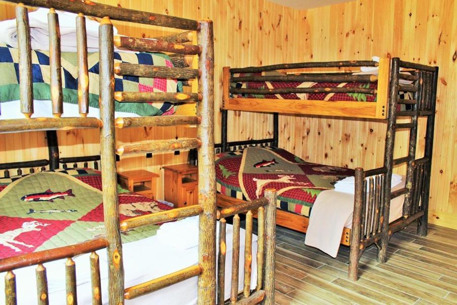 Kenauk Nature Hotel Montebello Esterno foto